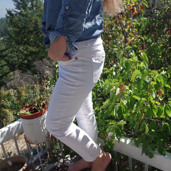 White Luxe Capris Rhinestone Pockets - Picture 2 of 7